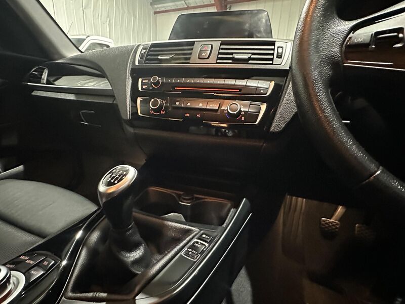 BMW 1 SERIES