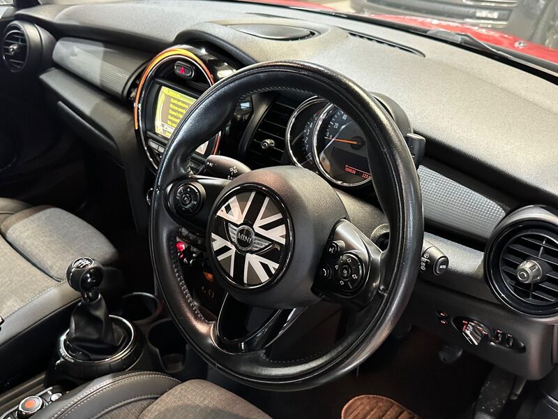 MINI HATCH