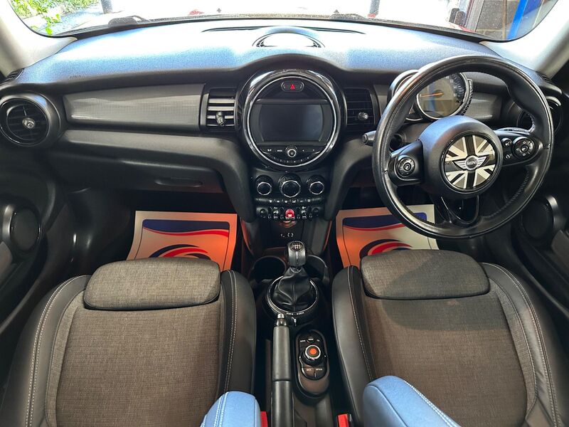 MINI HATCH