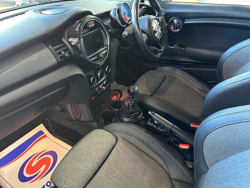 MINI HATCH