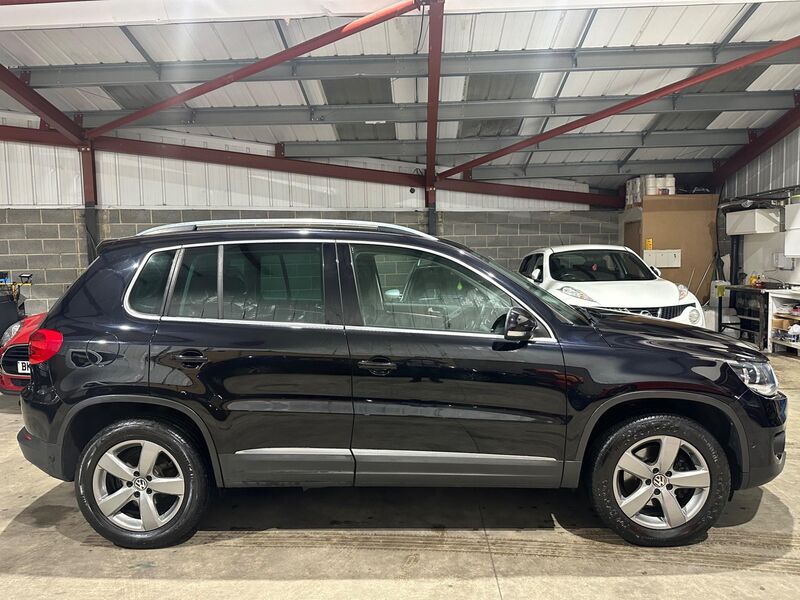 View VOLKSWAGEN TIGUAN 2.0 TDI BlueMotion Tech Match 4WD Euro 5 (s/s) 5dr
