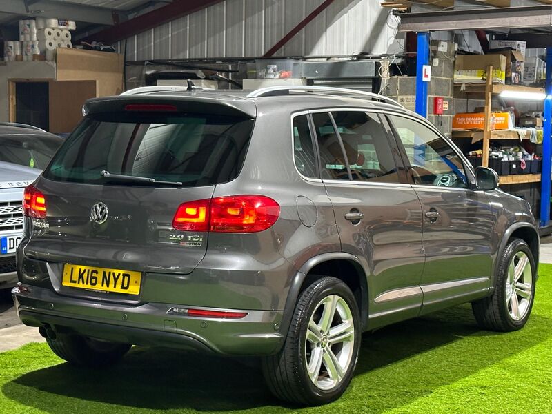 View VOLKSWAGEN TIGUAN 2.0 TDI BlueMotion Tech R-Line Edition DSG 4WD Euro 6 (s/s) 5dr