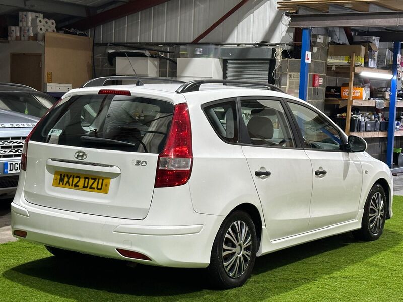View HYUNDAI I30 1.6 CRDi Comfort Euro 5 5dr