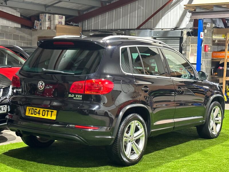 View VOLKSWAGEN TIGUAN 2.0 TDI BlueMotion Tech R-Line 4WD Euro 5 (s/s) 5dr