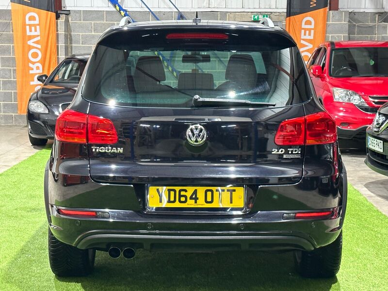 VOLKSWAGEN TIGUAN