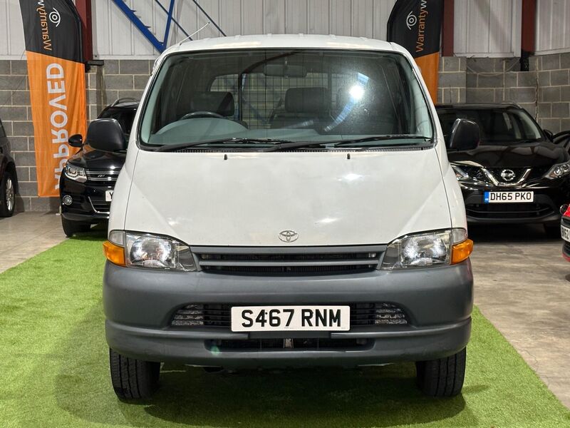 TOYOTA HIACE