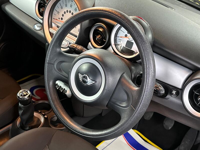 MINI HATCH