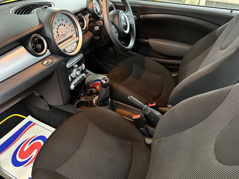 MINI HATCH