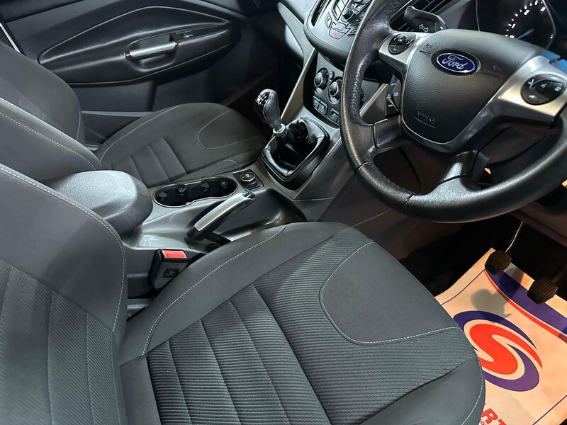 FORD KUGA