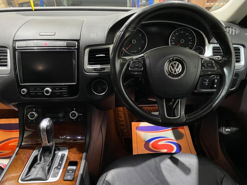 VOLKSWAGEN TOUAREG