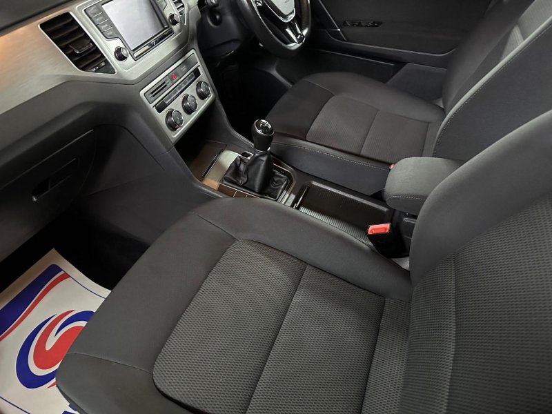 VOLKSWAGEN GOLF SV