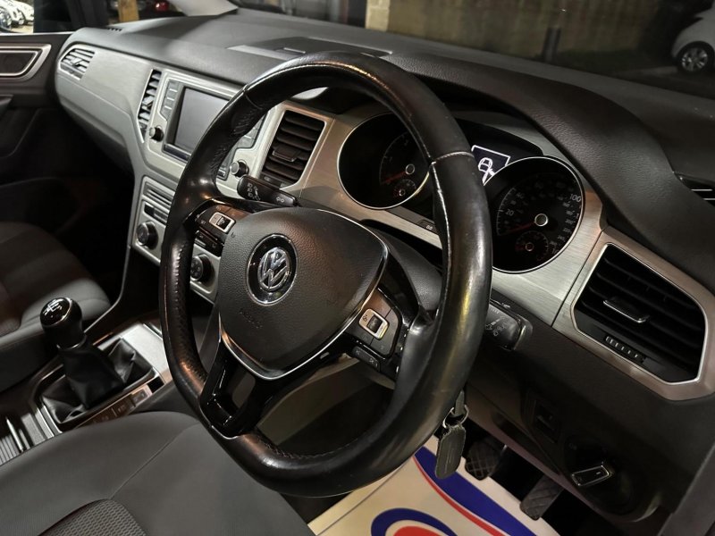 VOLKSWAGEN GOLF SV