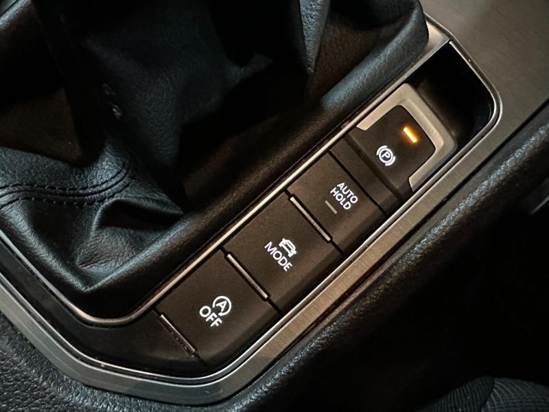 VOLKSWAGEN GOLF SV
