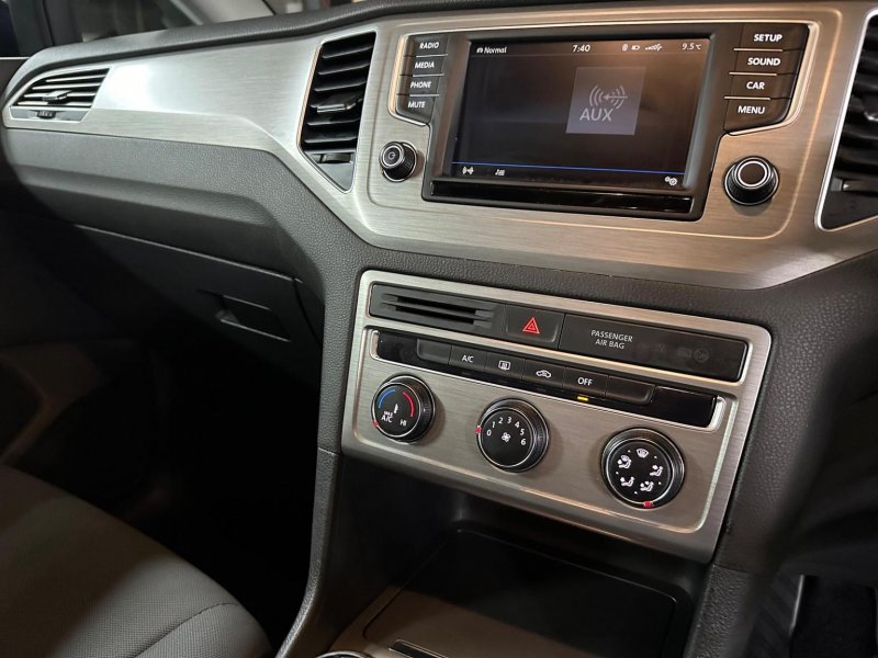 VOLKSWAGEN GOLF SV