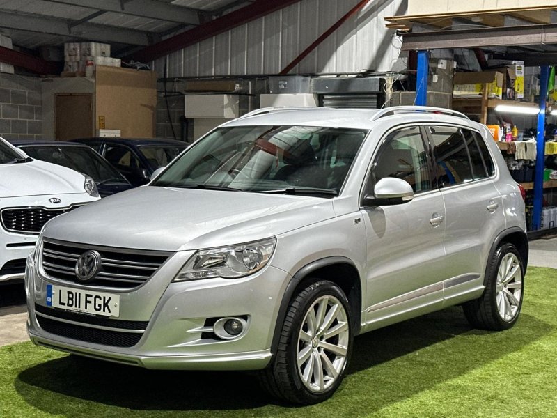 View VOLKSWAGEN TIGUAN 2.0 TDI R-Line DSG 4WD Euro 5 5dr
