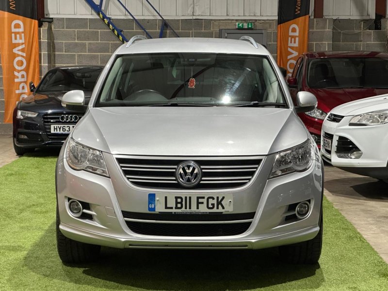 View VOLKSWAGEN TIGUAN 2.0 TDI R-Line DSG 4WD Euro 5 5dr