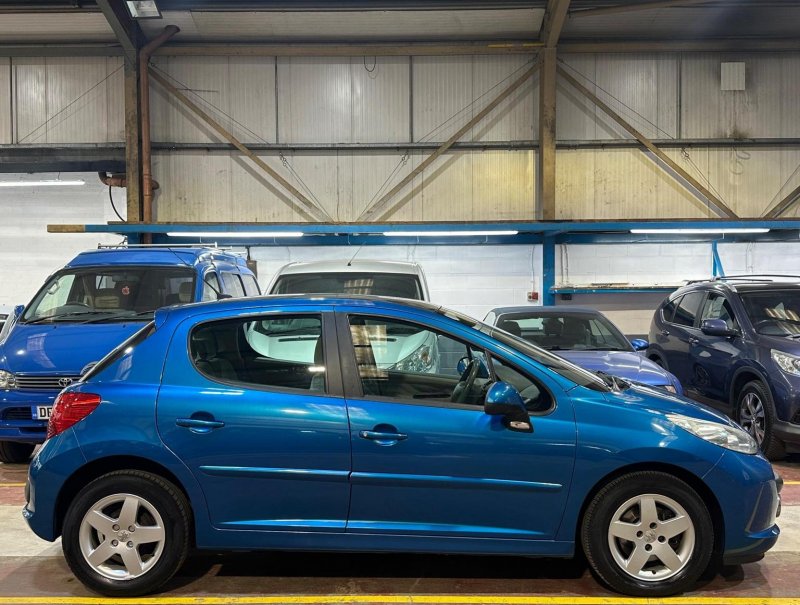 PEUGEOT 207