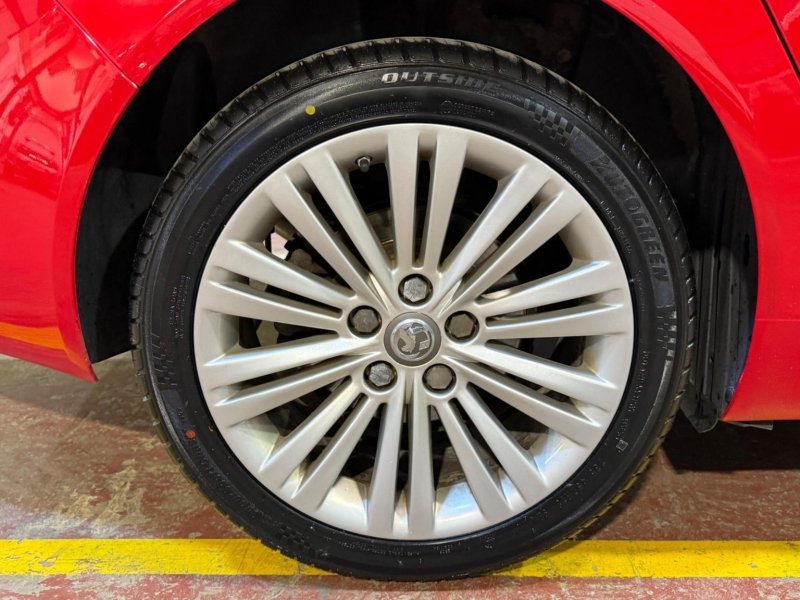 VAUXHALL INSIGNIA