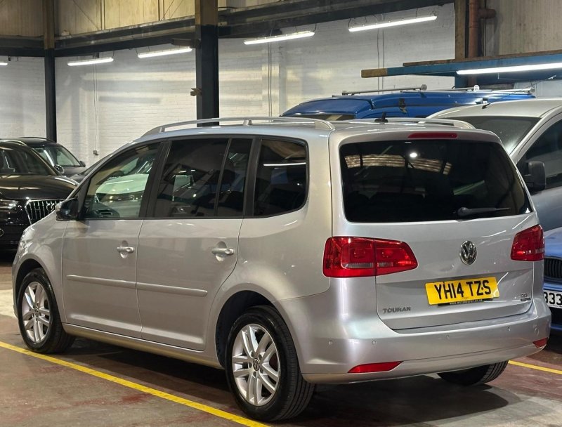 VOLKSWAGEN TOURAN