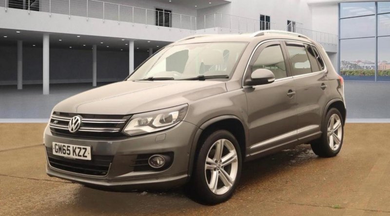 View VOLKSWAGEN TIGUAN 2.0 TDI BlueMotion Tech R-Line Edition DSG 4WD Euro 6 (s/s) 5dr