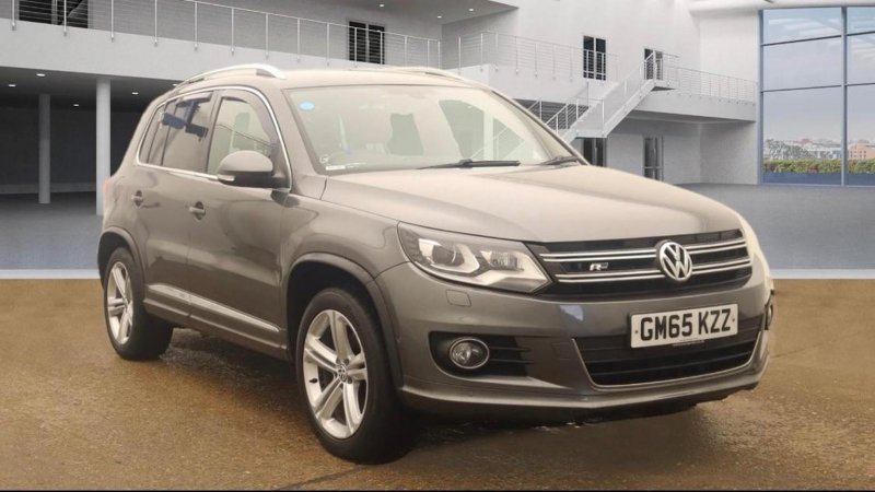 View VOLKSWAGEN TIGUAN 2.0 TDI BlueMotion Tech R-Line Edition DSG 4WD Euro 6 (s/s) 5dr