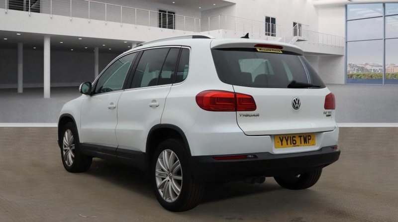 View VOLKSWAGEN TIGUAN 2.0 TDI BlueMotion Tech Match Edition DSG 4WD Euro 6 (s/s) 5dr