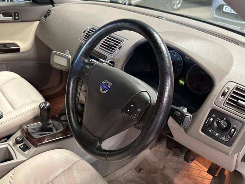 VOLVO V50