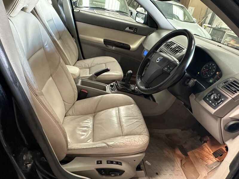 VOLVO V50