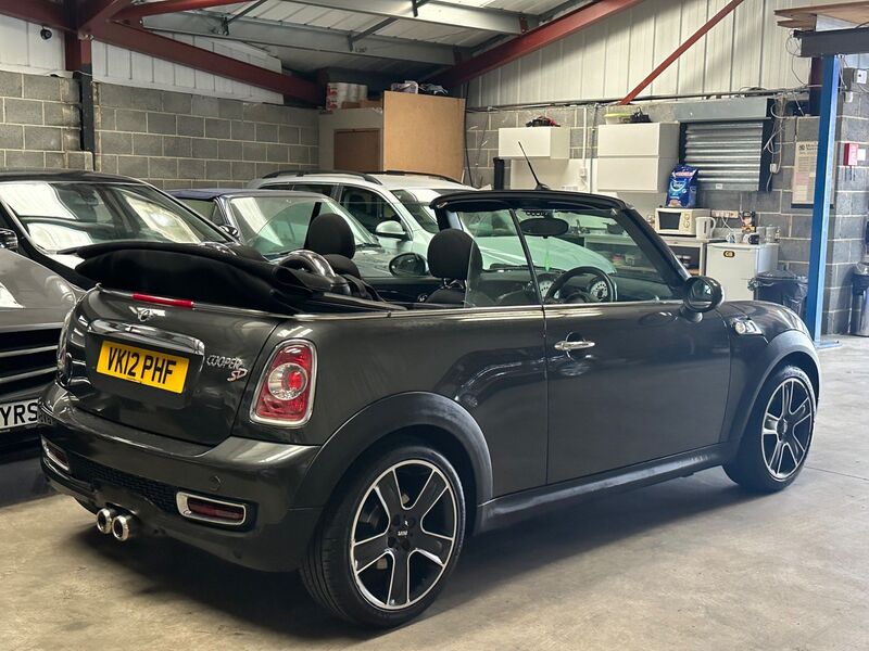 View MINI CONVERTIBLE 2.0 Cooper SD Euro 5 (s/s) 2dr