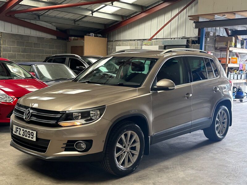 VOLKSWAGEN TIGUAN