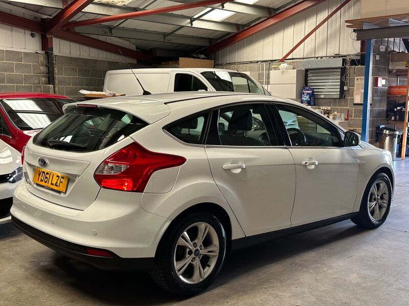 View FORD FOCUS 1.6 Zetec Euro 5 5dr