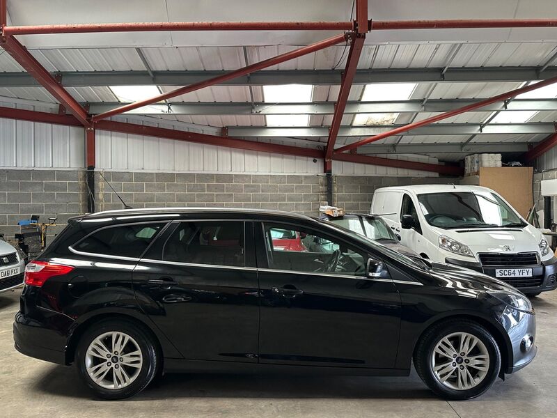 View FORD FOCUS 1.6 TDCi Titanium Navigator Euro 5 (s/s) 5dr