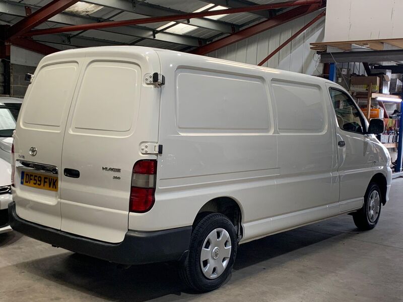 TOYOTA HIACE