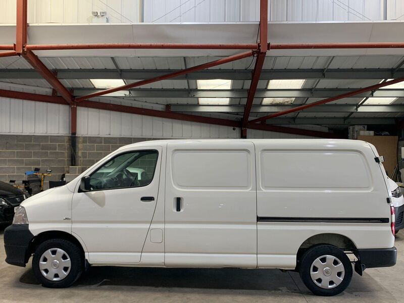TOYOTA HIACE