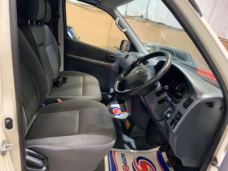 TOYOTA HIACE