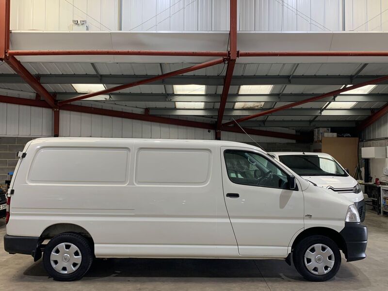 View TOYOTA HIACE 2.5 300 D-4D RWD L2 H1 4dr a/c