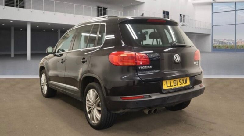 View VOLKSWAGEN TIGUAN 2.0 TDI BlueMotion Tech Sport DSG 4WD Euro 5 (s/s) 5dr