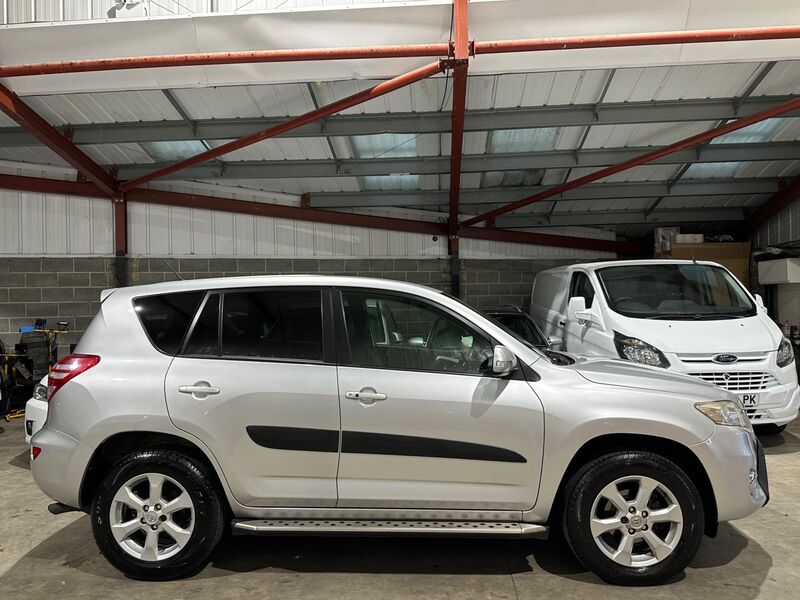View TOYOTA RAV4 2.2 D-4D XT-R 4WD Euro 5 5dr